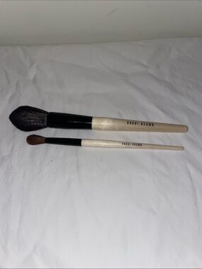 Bobbi Brown Full size Natural Beige Handle 2-Piece Makeup Brush Set. Unused.
